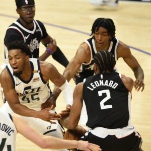 "Kawhi Leonard said I'll take that": Clippers superstar locks up Donovan Mitchell for most of their Game 3 matchup, steals and dunks it in