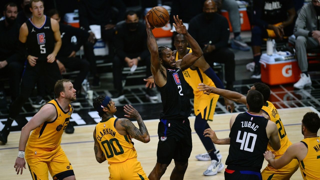 "Kawhi Leonard murders Derrick Favors": The Klaw wows NBA Fans with a Kawhilight as he throws down the man's jam on the Jazz center in Game 4