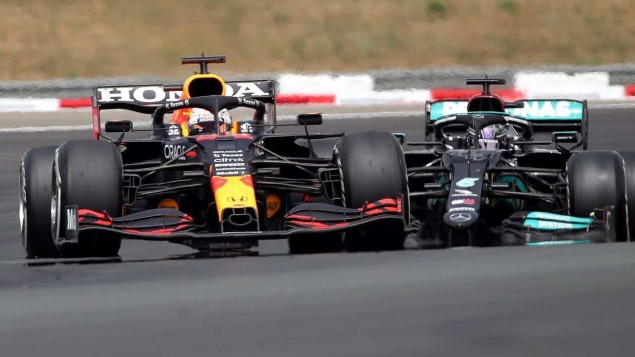 "It was pointless to defend"– Lewis Hamilton reveals why it was waste of time to defend against Max Verstappen