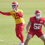 Patrick Mahomes No-Look Pass