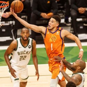 "Devin Booker is never allowed to complain about the refs ever again": NBA fans roast Suns superstar for pathetic foul-baiting after he misses clutch layup in Game 4 loss