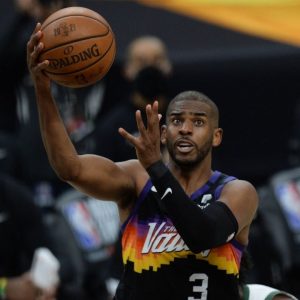 "I was happy Devin Booker and the Suns squad came over and kicked it with me": Chris Paul reveals fears over not being able to connect with his young teammates at 36-years-old