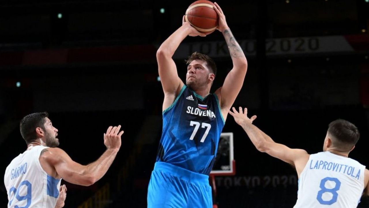 "New York D*cks!? Did she really say that": NBA Fans troll CNBC Olympics commentator for completely butchering the New York Knicks name during the Slovenia-Argentina matchup