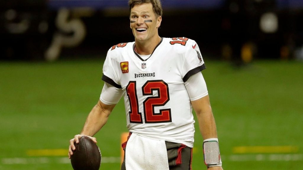 "Geez, my flight to LA was so long that it lasted the entirety of Tom Brady's first retirement": People around the world including NBA stars react to NFL GOAT's retirement news only to find out it was just a hoax