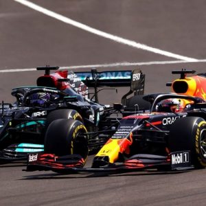 "I think they need to cool it a bit"– Former World Champion recommends Lewis Hamilton and Max Verstappen to go easy
