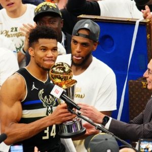"I made my free throws, and I'm a f***ing Champion!": Giannis Antetokounmpo channeled his inner Michael Jordan and claps back at Chris Paul