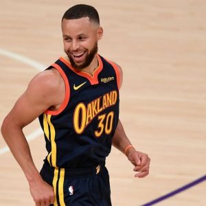 "Stephen Curry's rookie card bought for an incredible $5.9 million": Warriors MVP breaks LeBron James' record after his rookie card sells for an all-time record
