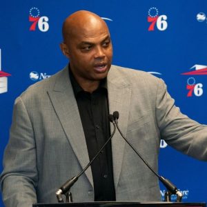 “Charles Barkley jumped off a roof with a towel around his neck”: When the Suns legend emulated Superman decades before Shaquille O’Neal did