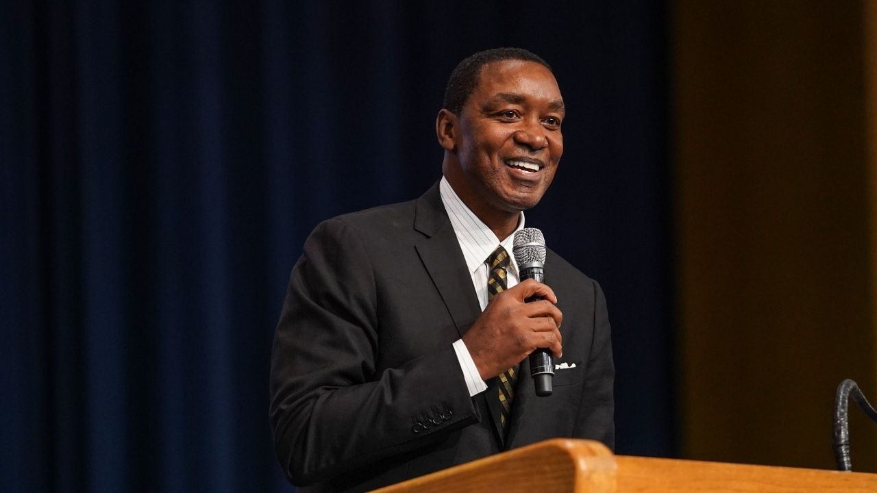 "LeBron James is a much better basketball player than Michael Jordan": Isiah Thomas reveals his top 3 dominant players of all time