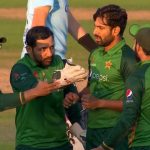 Shadab Khan and Sarfaraz Ahmed argument: Shadab and Sarfaraz point fingers at each other after Shadab grabs terrific catch to dismiss Lewis Gregory