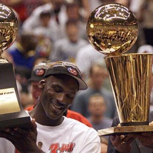 "Michael Jordan played all 82 games in a season more than LeBron James and Kobe Bryant did combined": Berserk stat shows that the GOAT played all games of a season an incredible 9 times