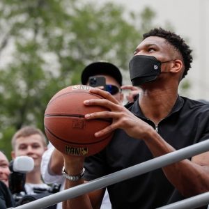 "Giannis is already the face of the league!": Kendrick Perkins heaps some massive praise onto Bucks superstar over the likes of LeBron James and Stephen Curry