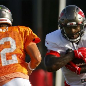 "Bruce Arians Gave Tom Brady Control Over the Offense": LeSean McCoy Explains How Buccaneers QB Took Charge Super Bowl Run and How he Differs From Patrick Mahomes