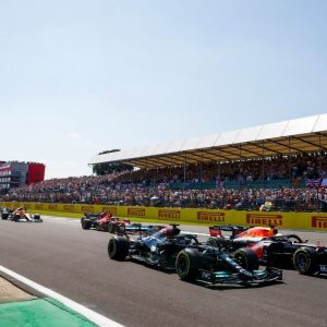 "The Hamilton disrespect is unreal"– Max Verstappen beats his rival Lewis Hamilton by a mile in an F1 contest