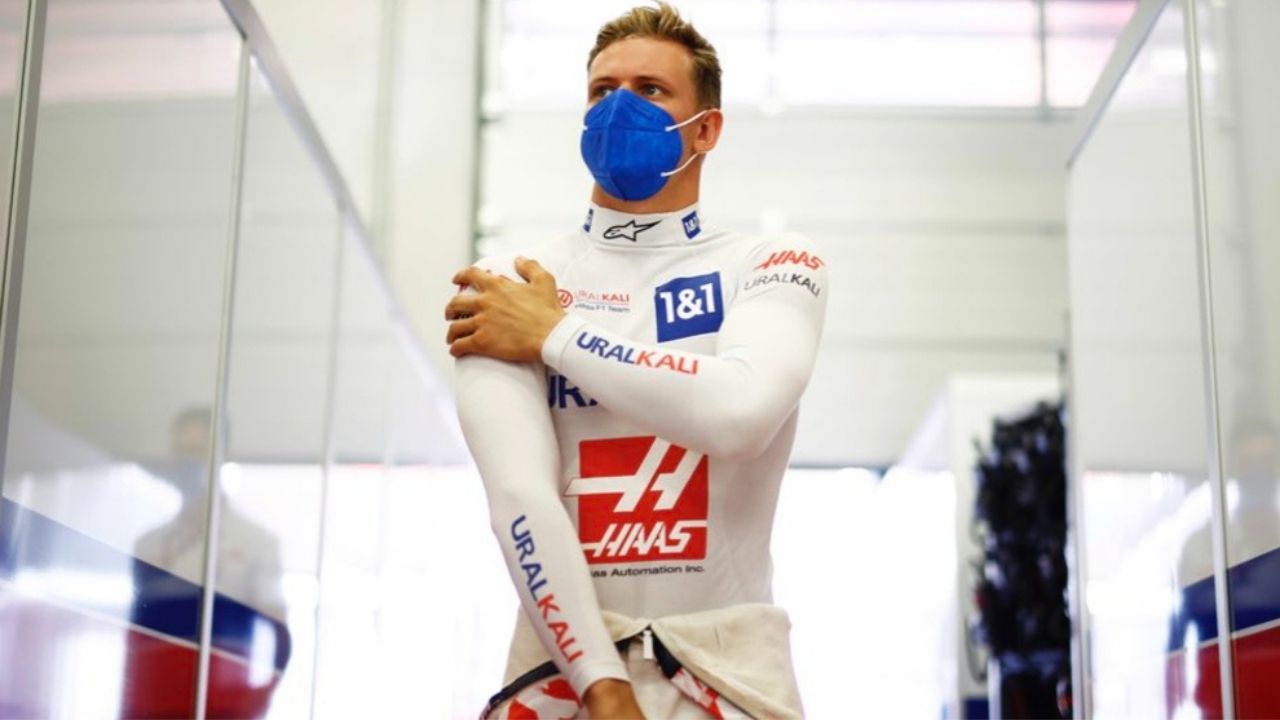 "We will be having a Ferrari driver. If it’s not Mick"– Guenther Steiner gives massive Mick Schumacher contract update with Haas