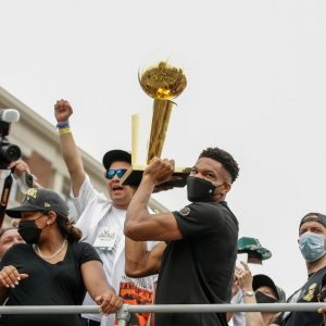 "Don't be like me": Giannis Antetokounmpo hilariously warns young Milwaukee Bucks fan to practice his fundamentals