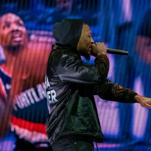 “You did not hear me say this weak a** line”: Damian Lillard hilariously calls out a fan for claiming the Blazers superstar rapped about Chris Haynes on an album
