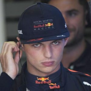 Max Verstappen "likes to make every punch hurt"– F1 expert suggests Red Bull superstar to temper his aggression even more to beat Lewis Hamilton