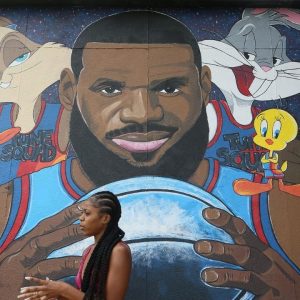 "LeBron James could already be making Space Jam 3" : NBA Twitter can't believe it as reports reveal the Lakers superstar is working on another basketball movie