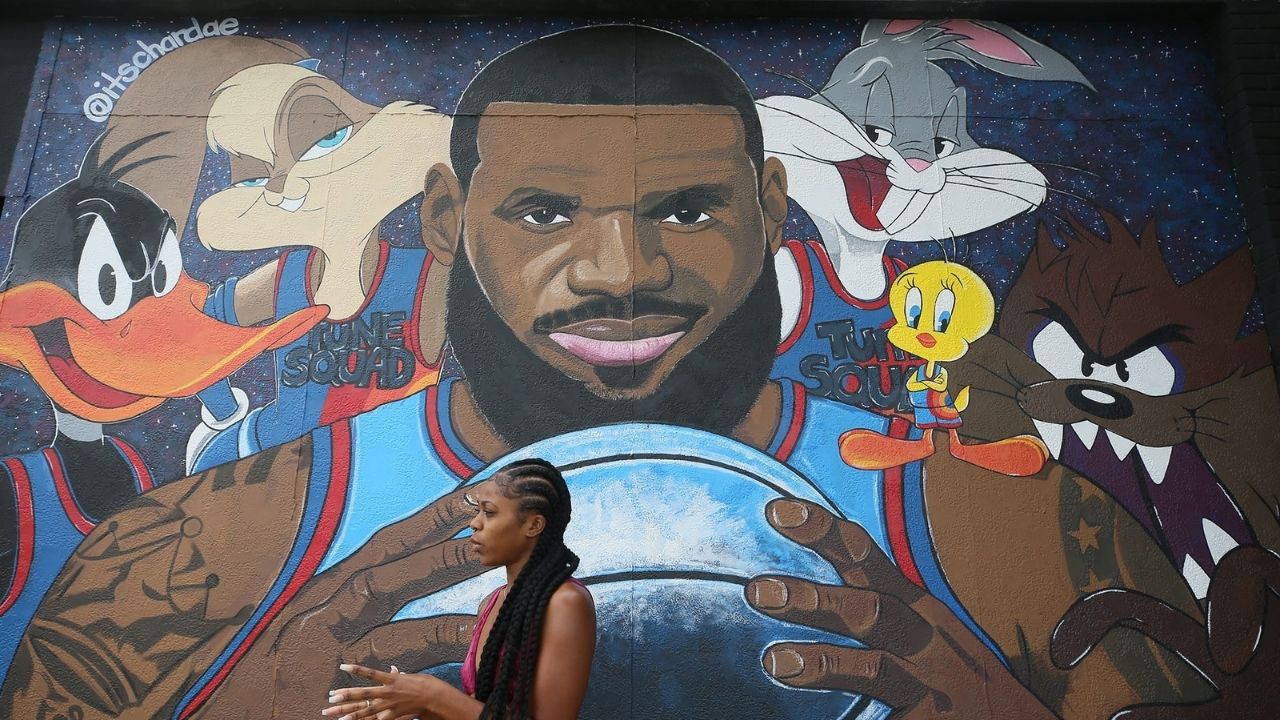 "LeBron James could already be making Space Jam 3" : NBA Twitter can't believe it as reports reveal the Lakers superstar is working on another basketball movie