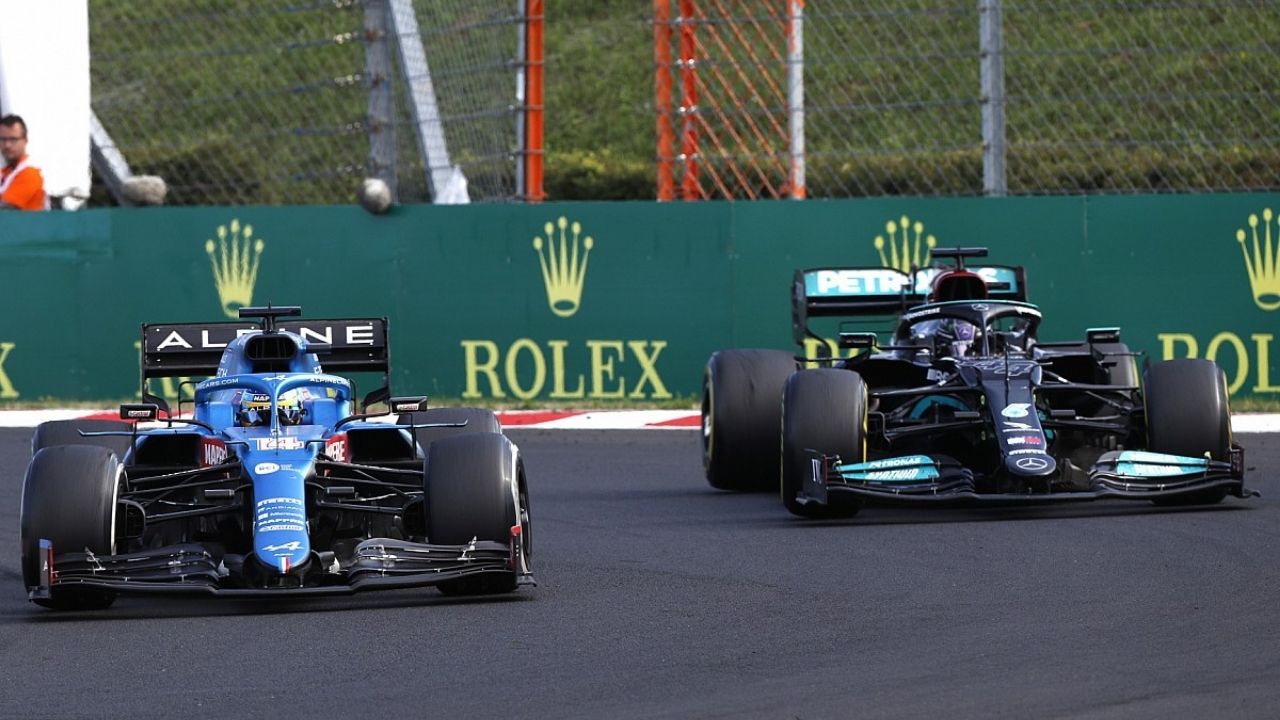 "I did consider it"I did consider it"– Carlos Sainz pondered about giving Fernando Alonso DRS range to combat Lewis Hamilton