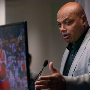 “So that’s why Charles Barkley wears hot pants”: When Kenny Smith and Shaquille O’Neal hilariously roasted the NBAonTNT analyst after he gave a heartfelt answer