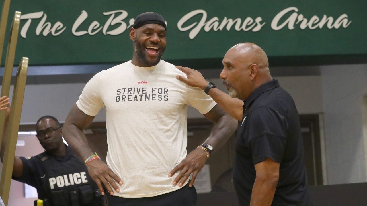 "LeBron James and the Lakers are more like the 900 year-old grandma running an Italian restaurant!": Carmelo Anthony puts forth a hilarious analogy to explain how the Lakers view the King