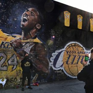 "Michael Jordan's an old guy now, but I still want to play him!": When a high school Kobe Bryant expressed his appreciation for the Bulls legend