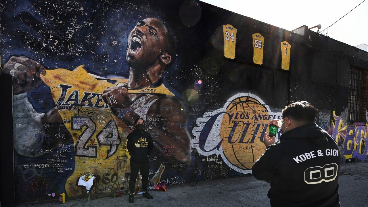 "Michael Jordan's an old guy now, but I still want to play him!": When a high school Kobe Bryant expressed his appreciation for the Bulls legend