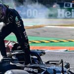 "I don't really listen to what these individuals talk about"– Lewis Hamilton responds to Helmut Marko's "suddenly injured" statement