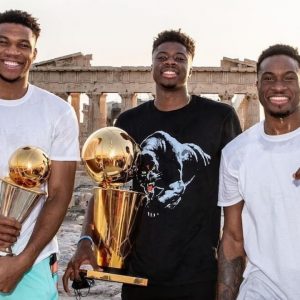 "Giannis Antetokounmpo had to buy a ticket to get into the Acropolis! ": The Greek Freak pays a visit to cultural heritage accompanied by his family