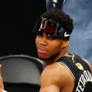 "Giannis Antetokounmpo’s girlfriend really grew up a Lakers fan": Bucks star reacts hilariously to his girlfriend dropping a bomb on him during an Instagram live