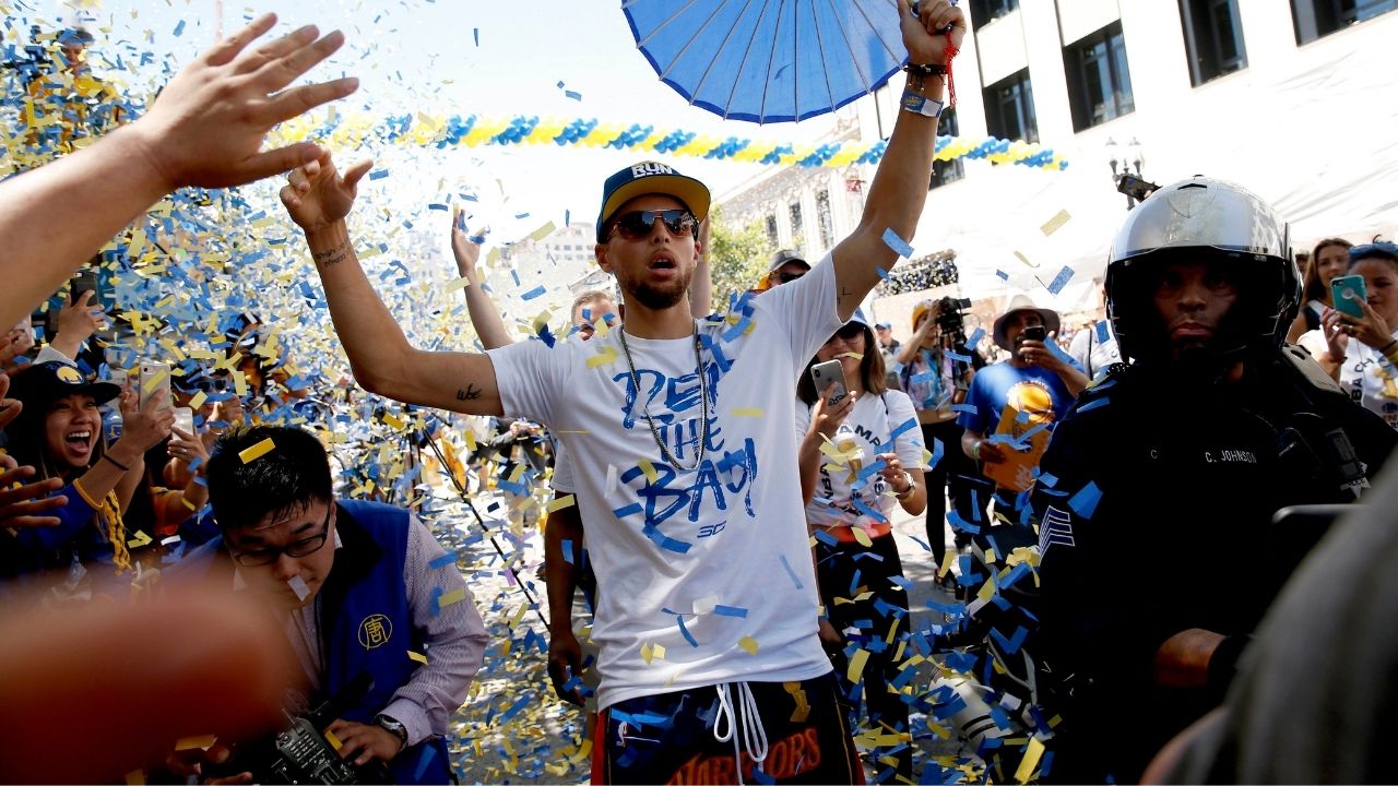 “Stephen Curry really helped a fan get richer by $5,000”: When the Warriors MVP graciously ditched his huddle to help a fan win a contest during the timeout