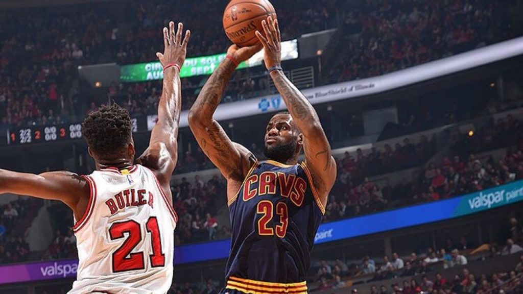 “Scratch the play, just give me the ball”: When LeBron James superseded his head coach to hit one of the most clutch shots of his career