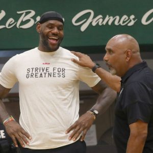 "Why is Draymond Green with LeBron James but Russell Westbrook isn't?!": NBA Twitter reacts as Lakers and the Warriors star go to the Bucs-Rams game together