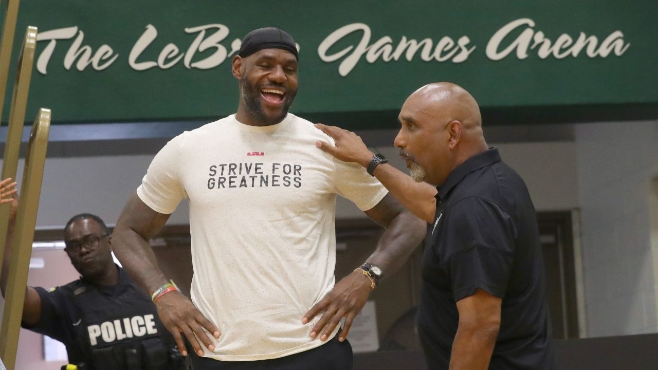 "Why is Draymond Green with LeBron James but Russell Westbrook isn't?!": NBA Twitter reacts as Lakers and the Warriors star go to the Bucs-Rams game together