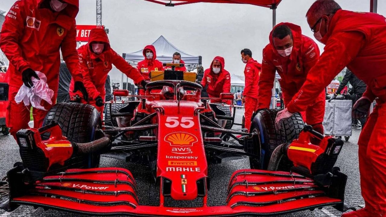 "They got the worst of it"– Carlos Sainz backs Lewis Hamilton's appeal to compensate fans present at Spa Francorchamps on Sunday