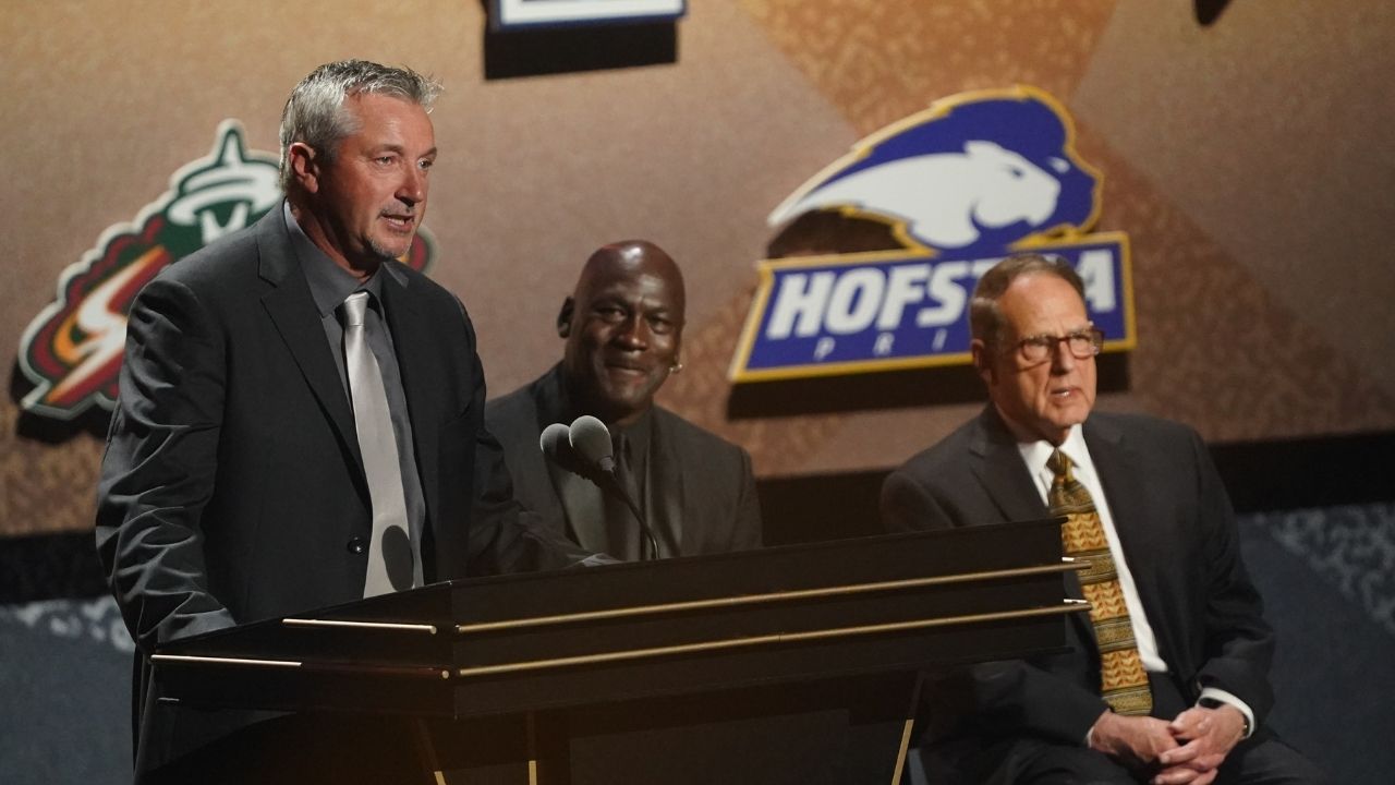 "I'd like to thank Michael Jordan and Scottie Pippen for kicking my butt!": Toni Kukoc sends a hilarious little jab at the Bulls legend during his Hall of Fame speech