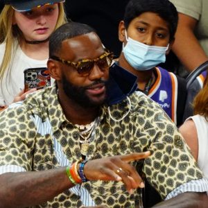 "From a record-breaking deal at 18 years, to his own Nike Innovation Center": Kevin Durant, Russell Westbrook and other NBA stars react to the Lakers' star inaugurating the 'LeBron James Innovation Center'