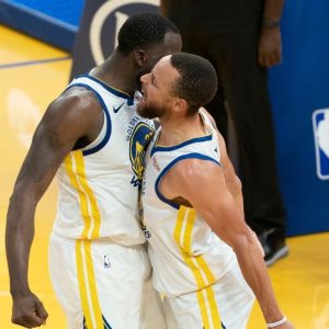 "As creative as I am on offense, Draymond Green is the same defensively!": Warriors' Stephen Curry sings praises for his All-Star teammate on the Knuckleheads Podcast