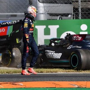 "I'm one hundred percent sure"– Daniel Ricciardo claims if Max Verstappen had known Lewis Hamilton was hurt he would have rushed for help