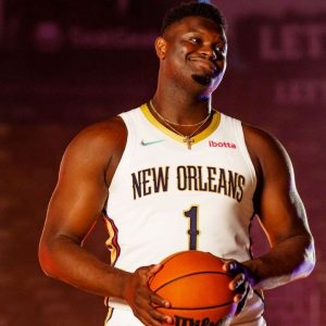 “Zion Williamson can barely even lift his feet off the ground”: NBA Twitter erupts as the Pels youngster was seen shooting around prior to the Mavs matchup