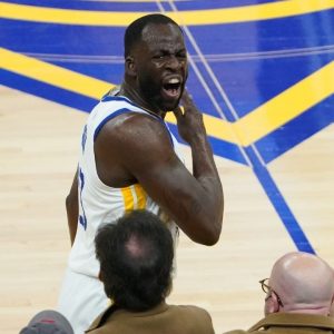 "Why did Draymond Green foul and check out of the game?": Warriors' DPOY checks out of Klay Thompson's first game back within seconds of tip-off