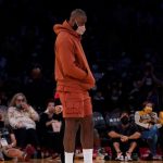 “Hello LeBron James, I watched Space Jam and it was good”: Lakers Fan hilariously compliments The King’s movie during a timeout leaving Carmelo Anthony to burst out in laughter