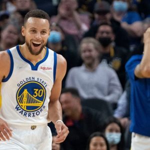 "OH MY GOD! Did I really make that shot?!": Warriors' Stephen Curry is in disbelief as he hits a one-legged runner 3 over the Grizzlies