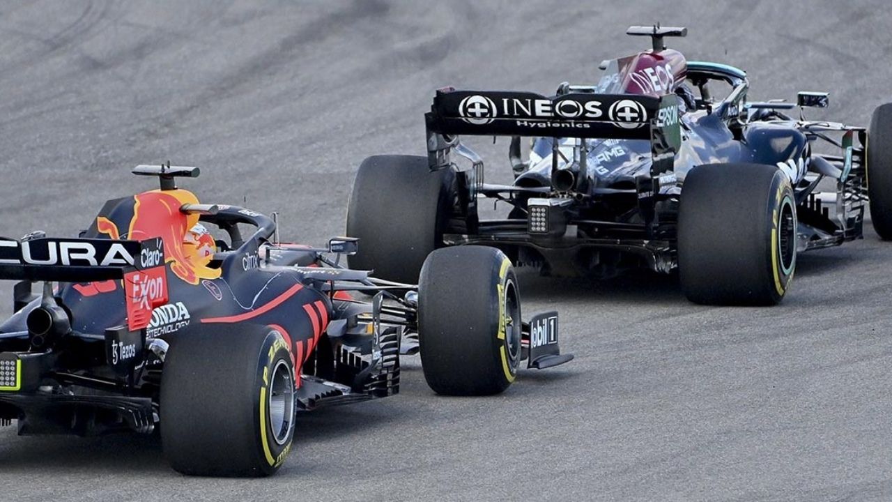 "They don’t do things to make it easy for each other"- Former F1 driver feels Max Verstappen-Lewis Hamilton clash in FP2 at USGP was an unfortunate coincidence