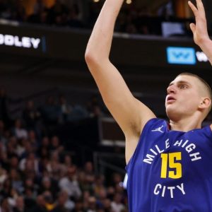 "Is Nikola Jokic's season over?!": Denver Nuggets suffer a massive loss as the Joker goes down holding his knee against the Jazz