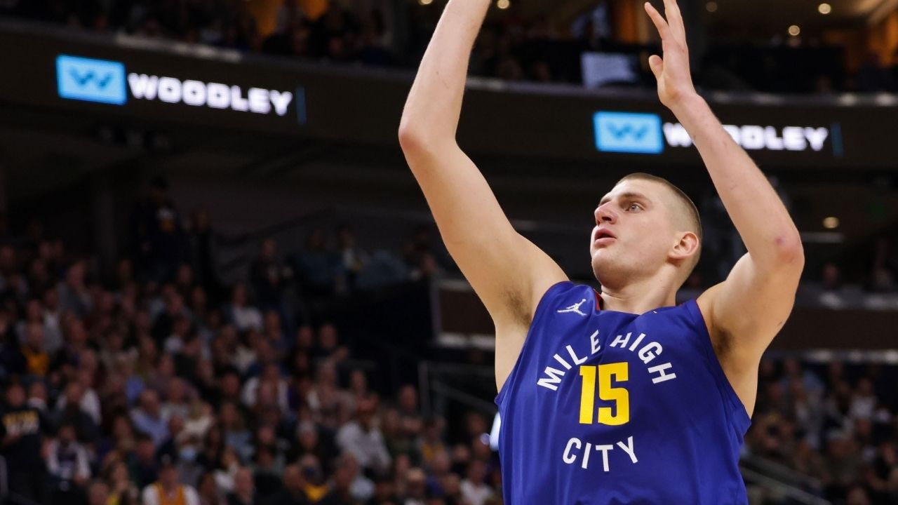 "Is Nikola Jokic's season over?!": Denver Nuggets suffer a massive loss as the Joker goes down holding his knee against the Jazz