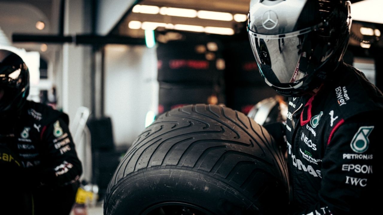 “The intermediate obviously looked really scary" - Mercedes boss Toto Wolff defends decision to bring in Lewis Hamilton for a fresh set of intermediate tyres in Turkey