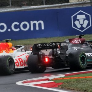 "He excelled most was in damaging [Lewis] Hamilton’s race"– Former Renault driver claims Sergio Perez attacked seven-time world champion with different mindset